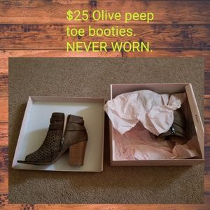 Shoes, all 9 and 9w. All are brand new with box.